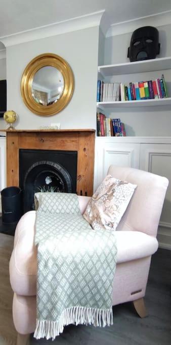 Windsor Cottage: Cosy, Charming, Full Of Character Екстериор снимка