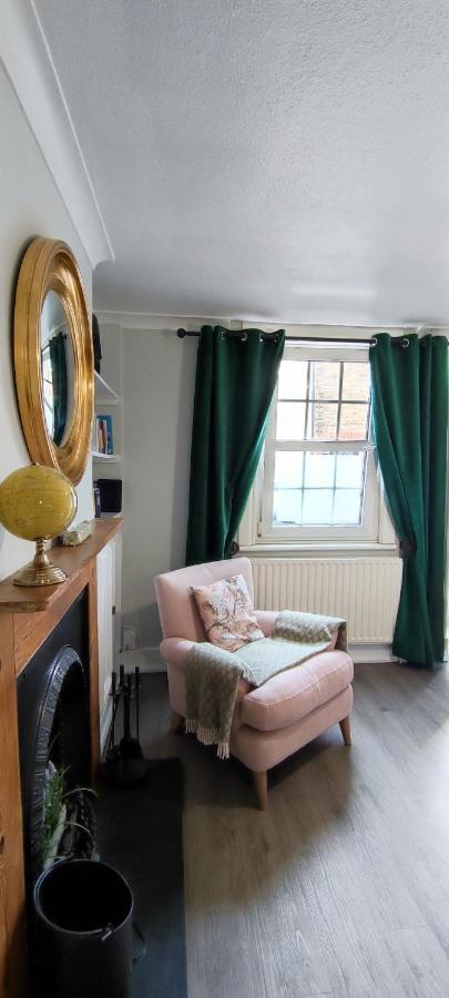 Windsor Cottage: Cosy, Charming, Full Of Character Екстериор снимка